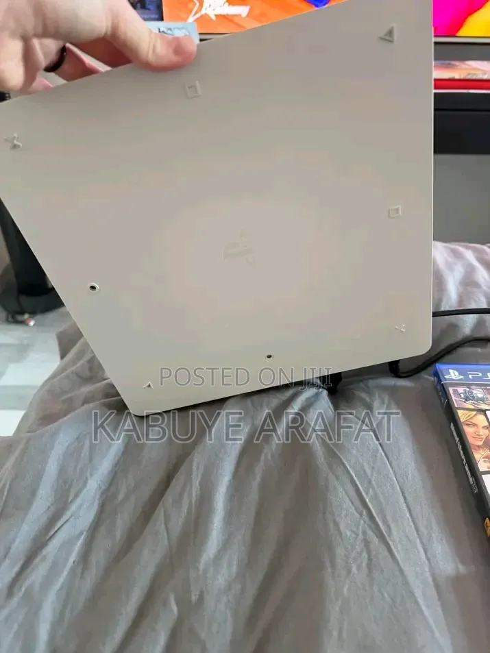 White Ps4 Slim Console With Two Controllers
