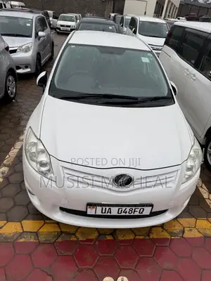Toyota Auris 2011 White