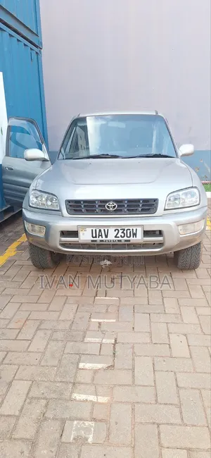Toyota RAV4 Base FWD 1999