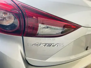 Mazda Axela 2018 Silver