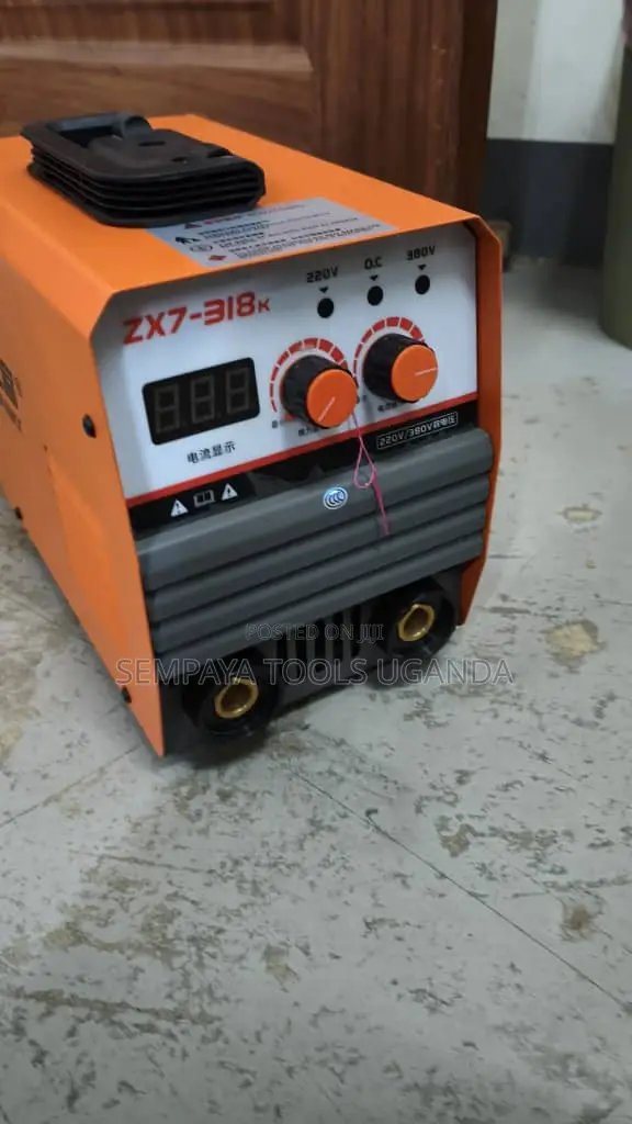Dual-Voltage Inverter ARC/ Hand Welding Machine ZX7- (220V / 380V)