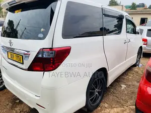 Toyota Alphard 2.4 Petrol FWD 2012