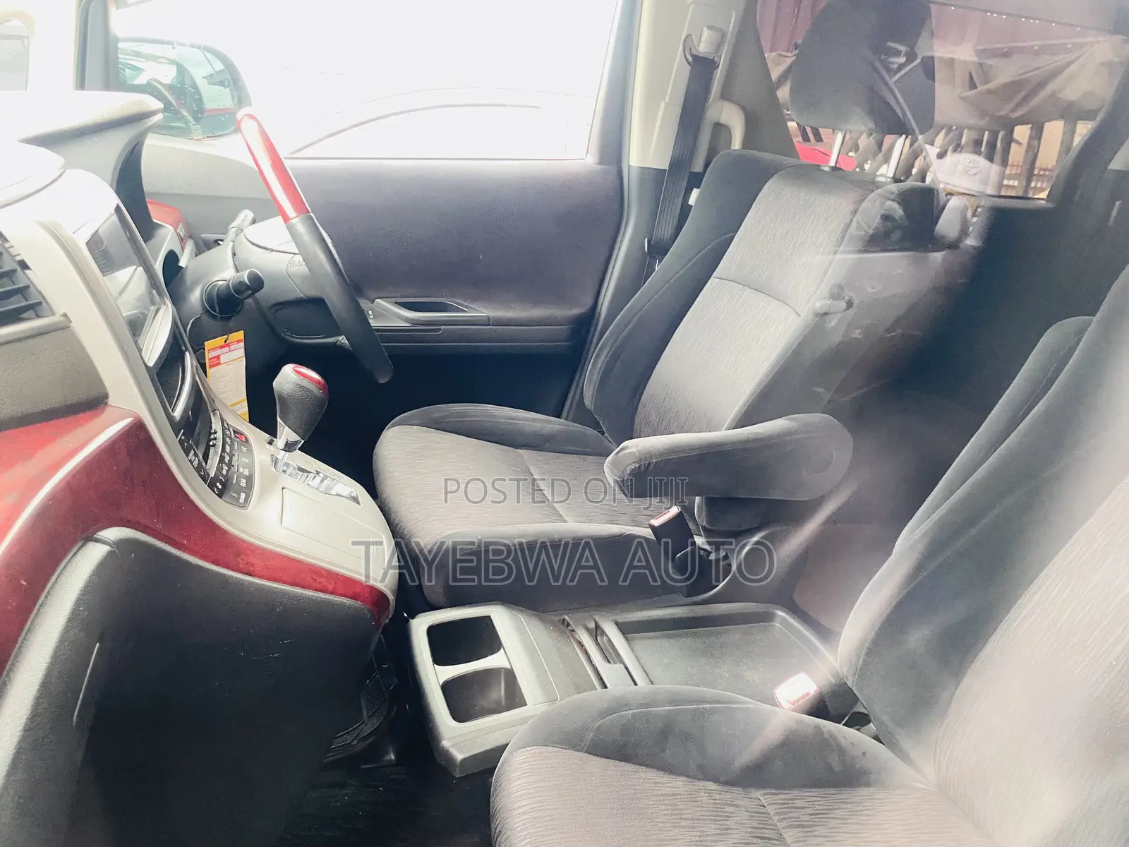 Toyota Alphard 2.4 Petrol FWD 2012