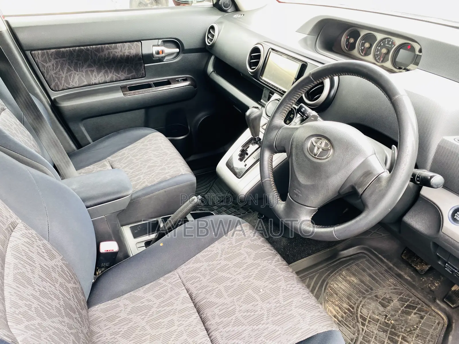 Toyota Corolla Rumion 2012