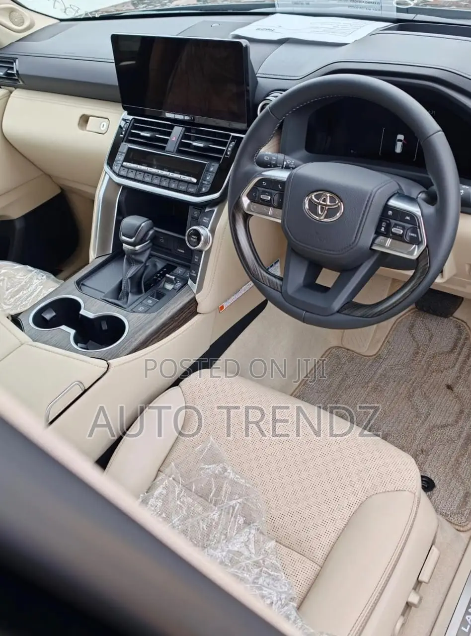 Toyota Land Cruiser LC300 2025 Black