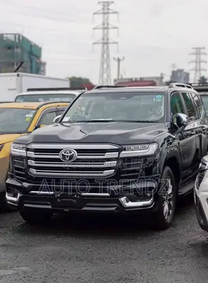 Toyota Land Cruiser LC300 2025 Black