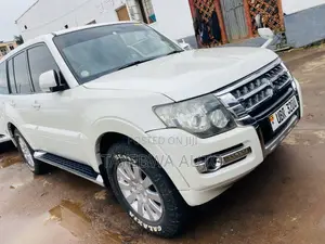 Mitsubishi Pajero 2012 White