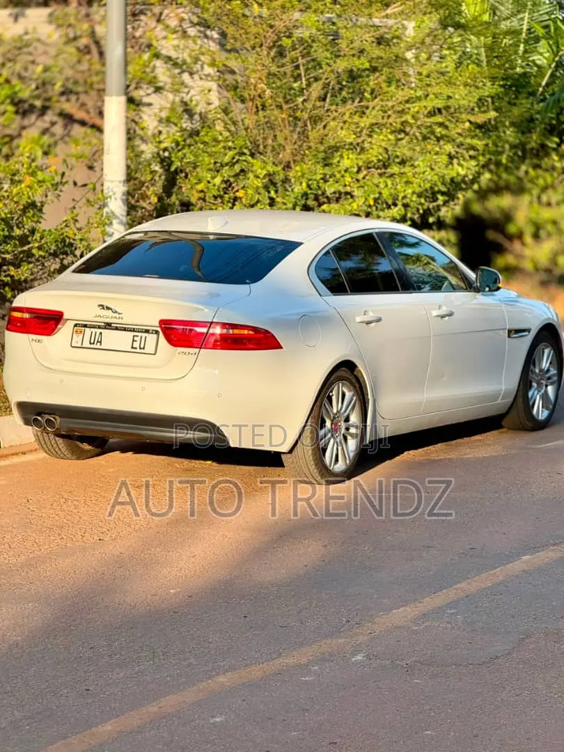 Jaguar XE 20d R-Sport AWD 2017 White