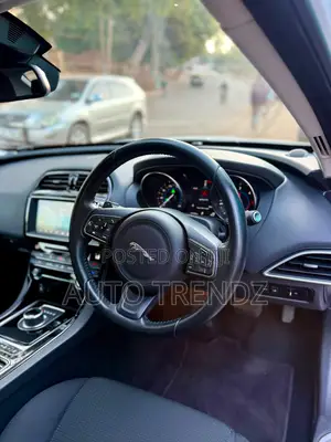 Jaguar XE 20d R-Sport AWD 2017 White