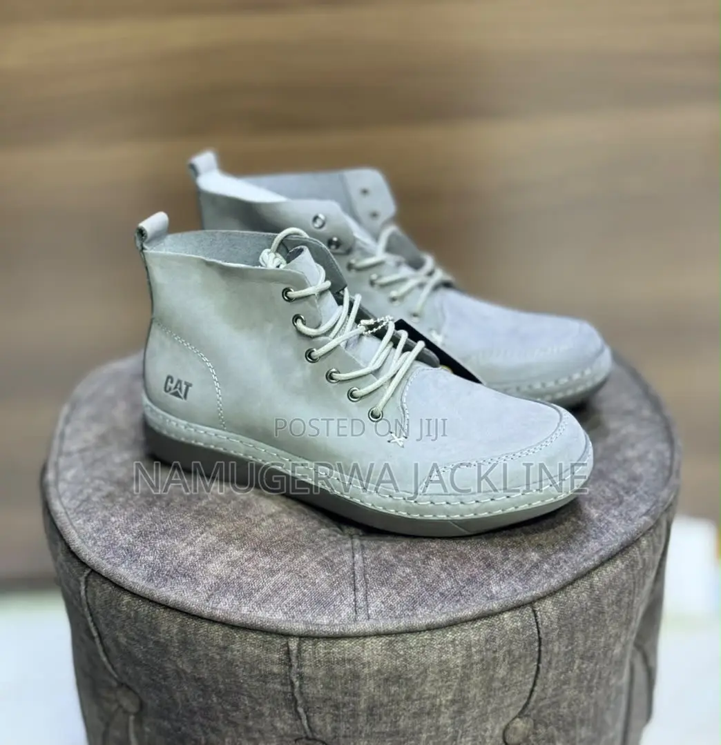 Leather Lace-Up Chukka Boots
