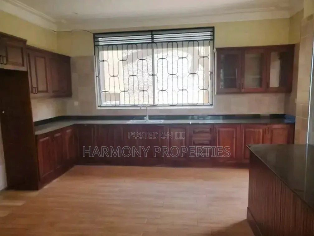 5bdrm Mansion in Buziga, Central Division for rent