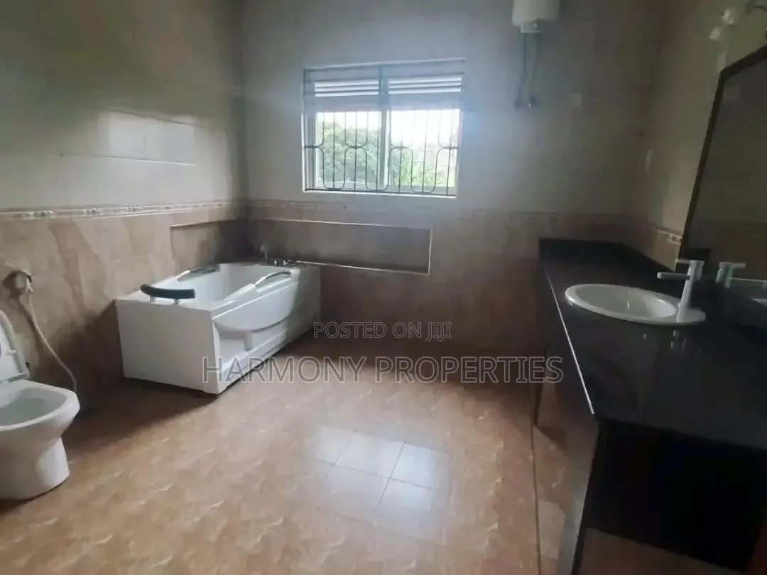 5bdrm Mansion in Buziga, Central Division for rent