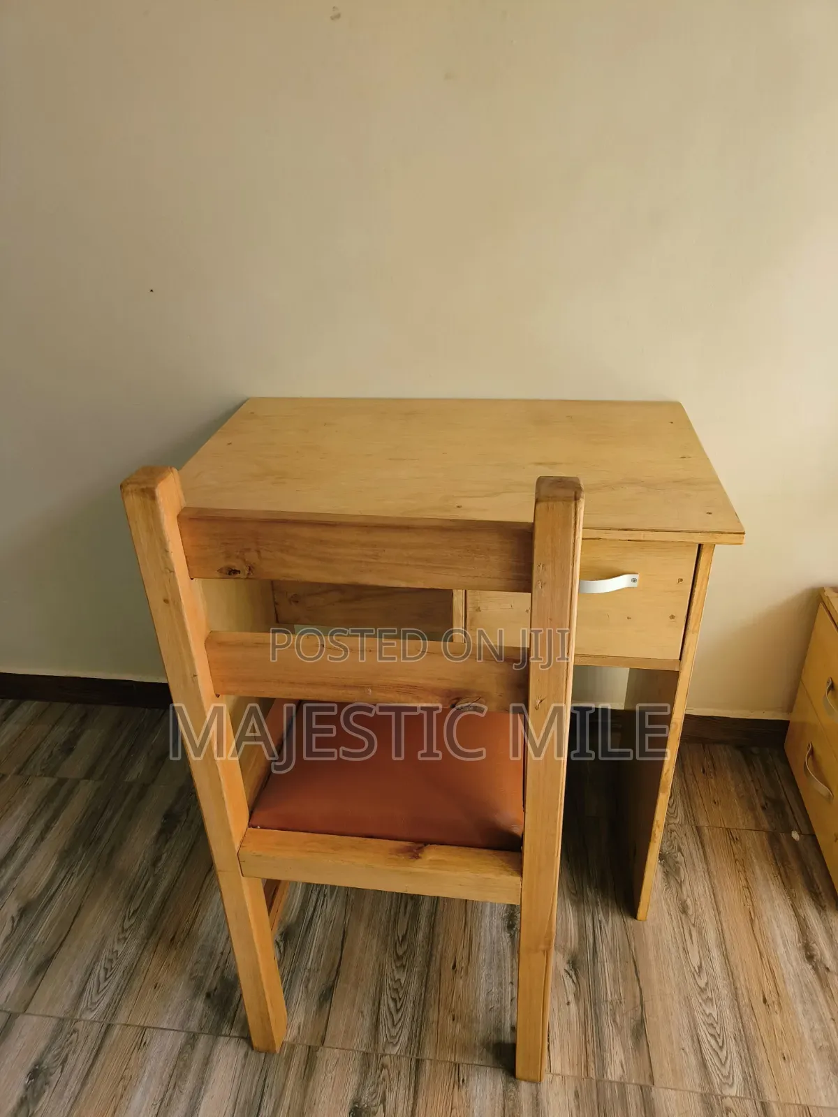 Reading Table / Computer Table in Good Condition