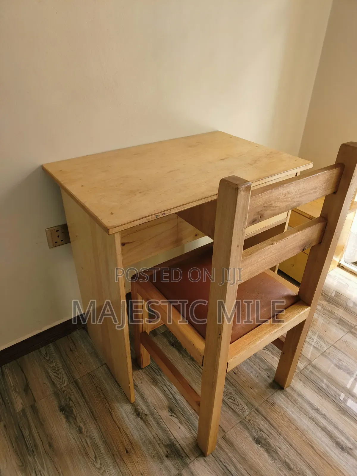 Reading Table / Computer Table in Good Condition