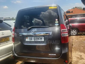 Toyota Noah 2011 Gray