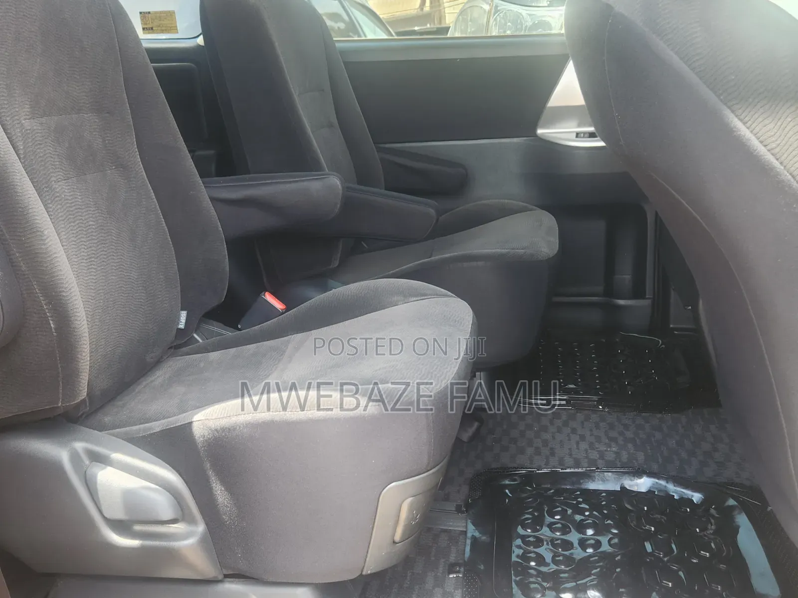 Toyota Noah 2011 Gray