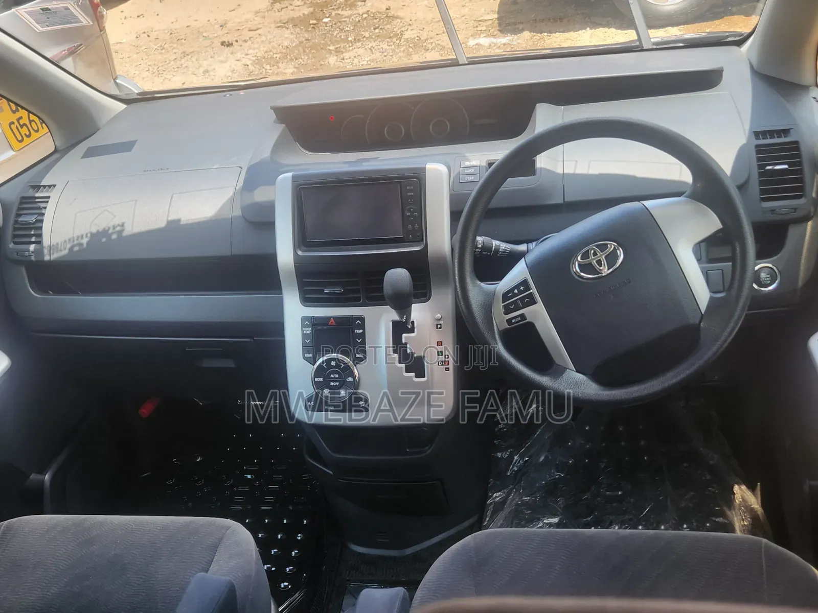 Toyota Noah 2011 Gray