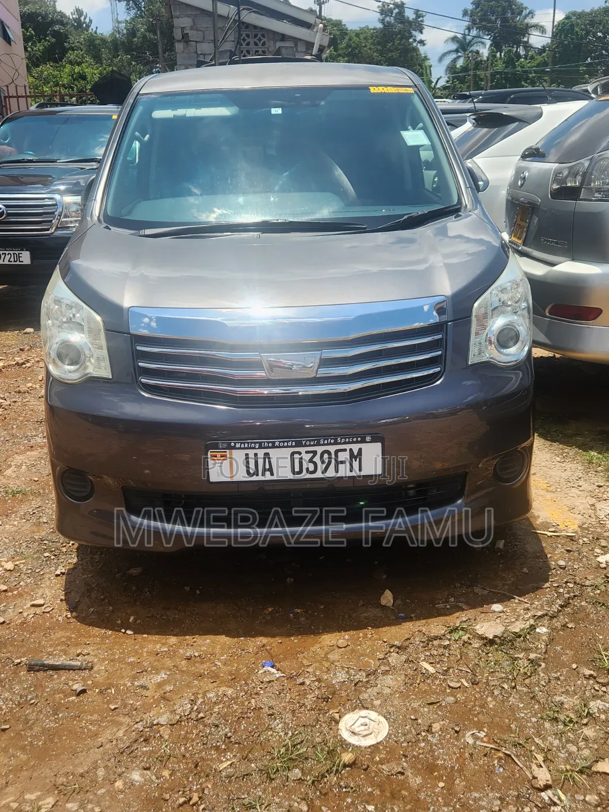 Toyota Noah 2011 Gray
