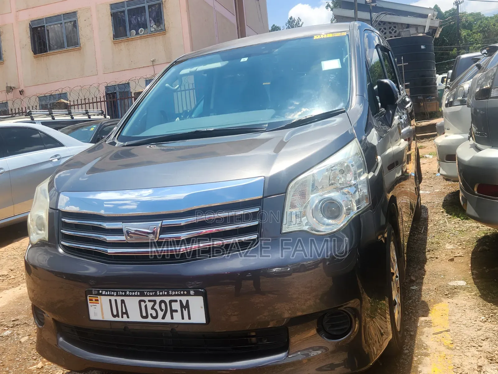 Toyota Noah 2011 Gray