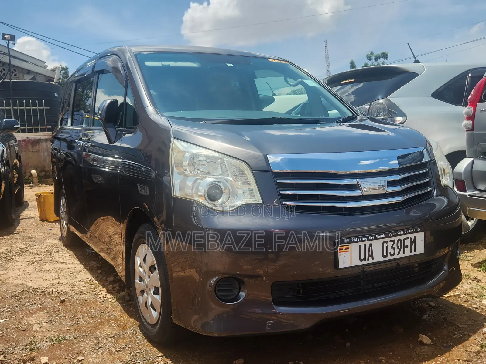 Toyota Noah 2011 Gray