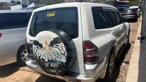 Mitsubishi Pajero 2002 White