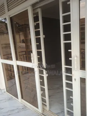 2bdrm Shared Apartment in Makindye for rent