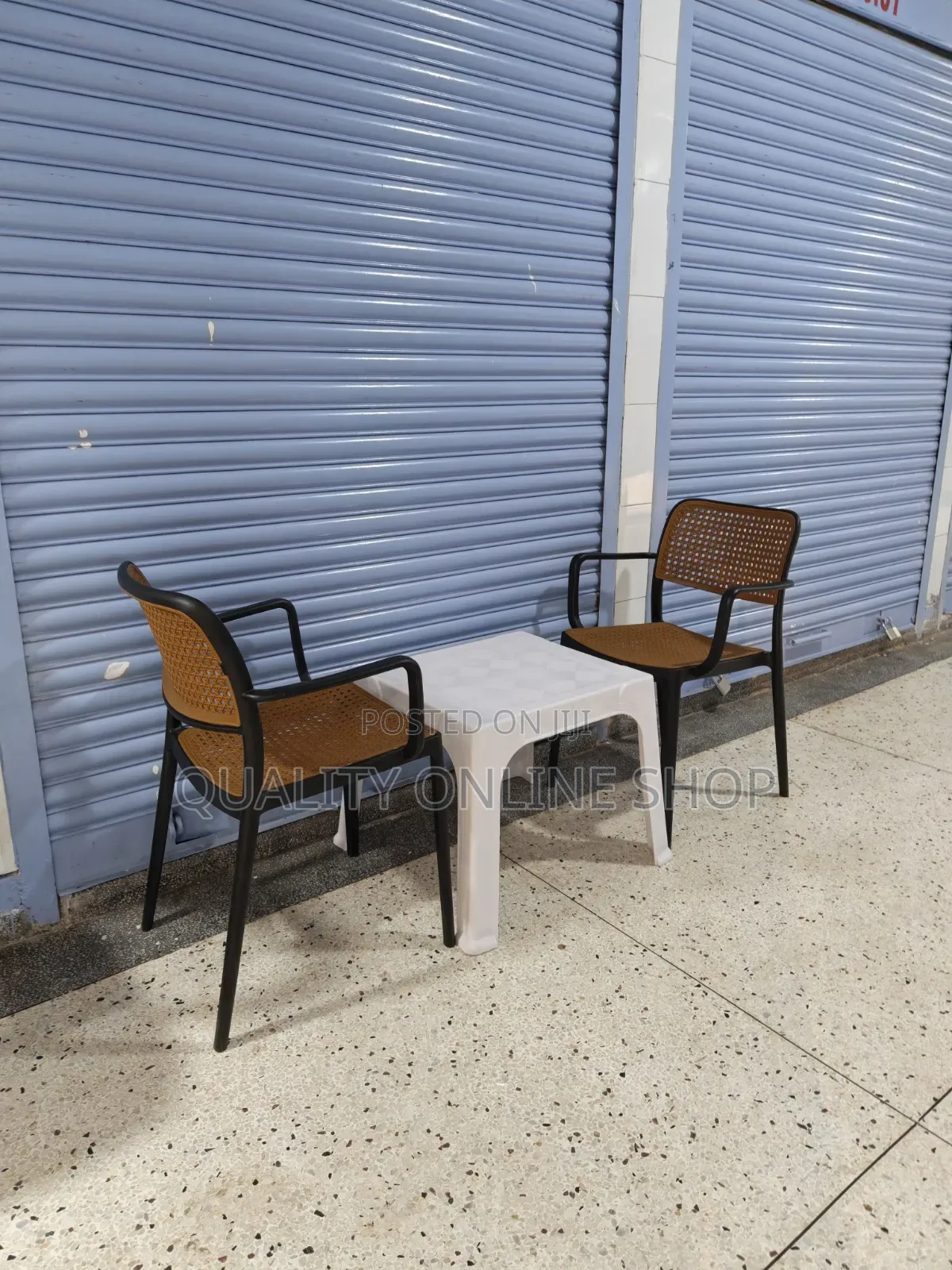 2people Plastic Table and Chairs Set for Bars and Coffee