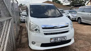 Toyota Noah 2010 White