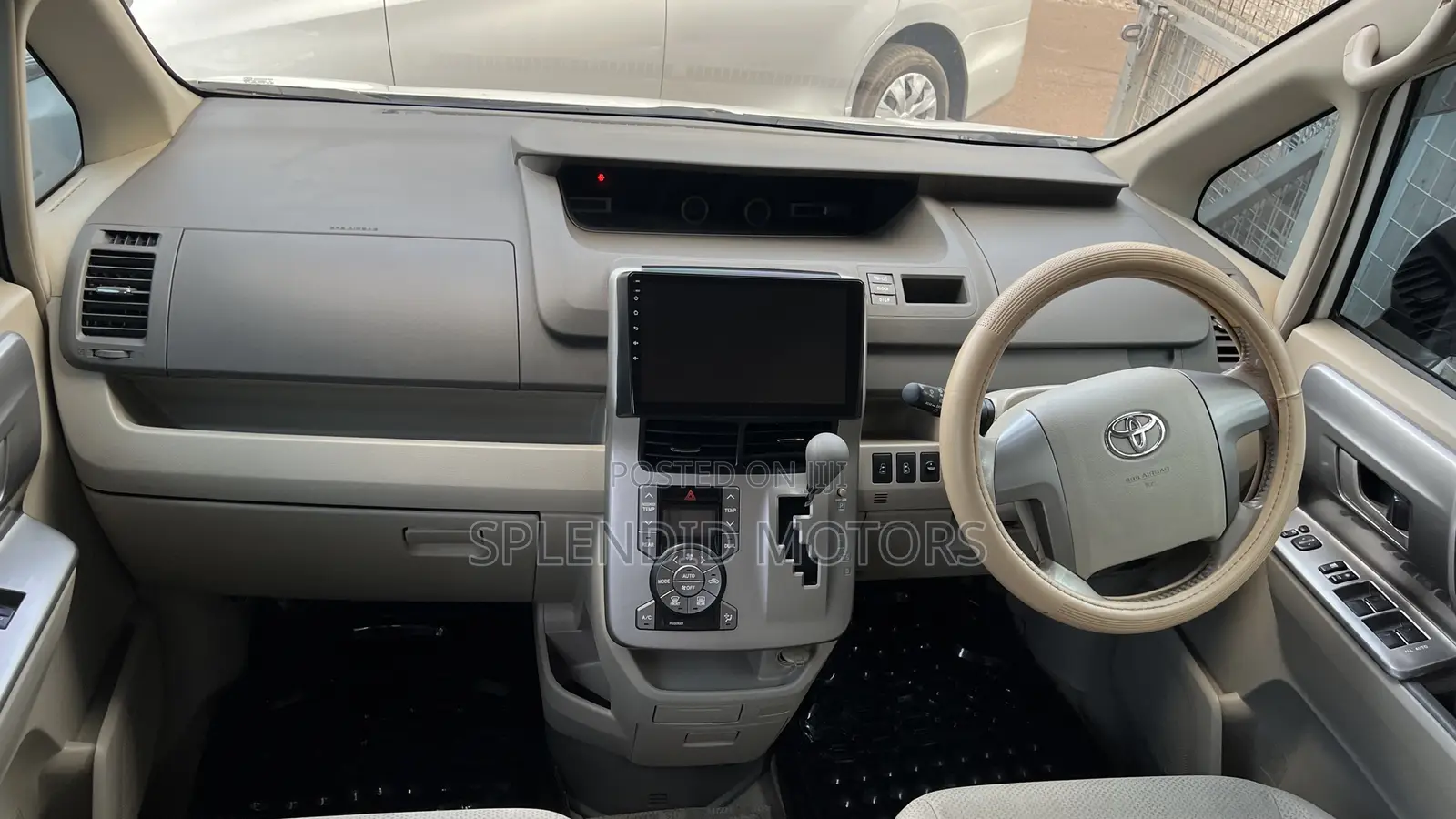 Toyota Noah 2010 White