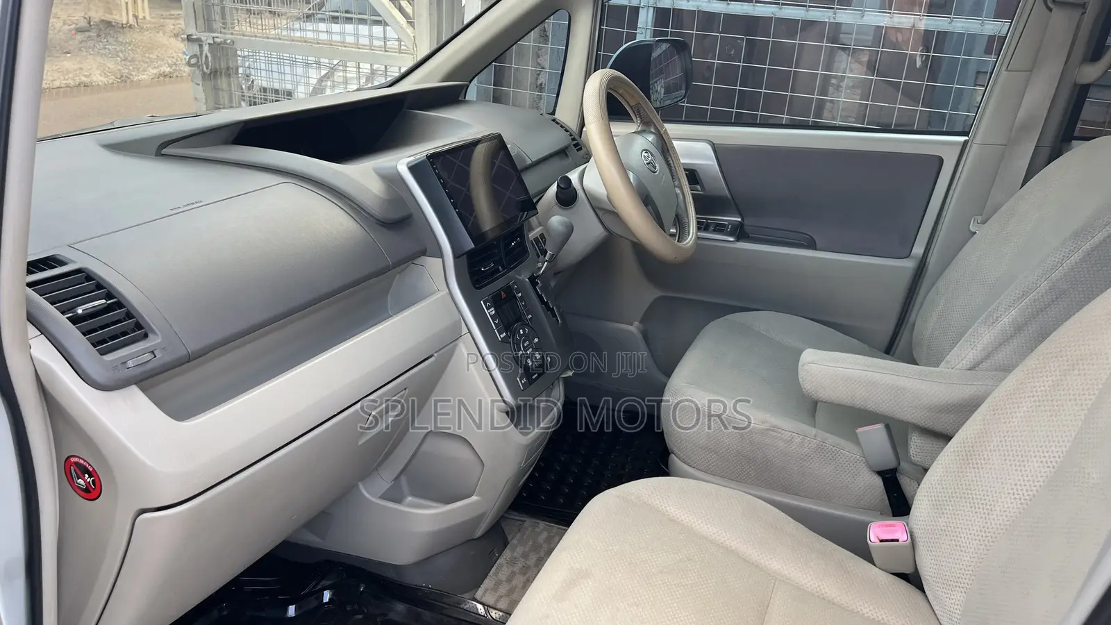Toyota Noah 2010 White