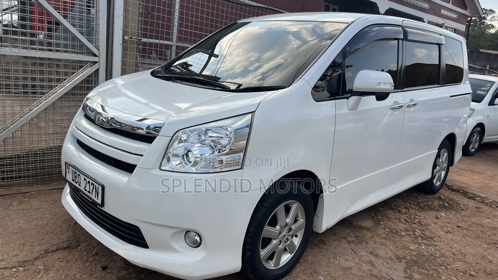 Toyota Noah 2010 White