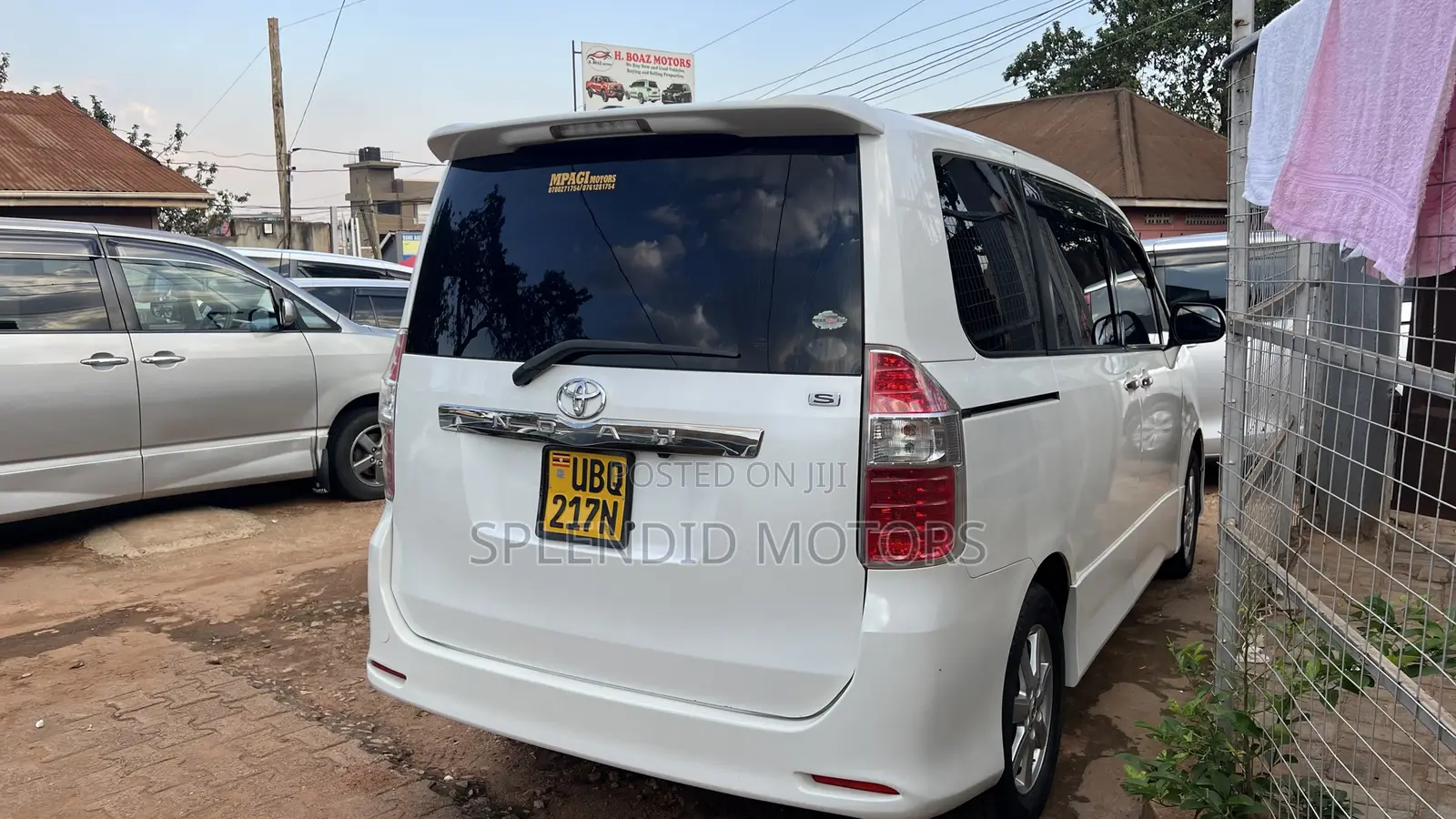 Toyota Noah 2010 White