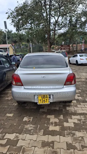 Toyota Platz 2002 Silver