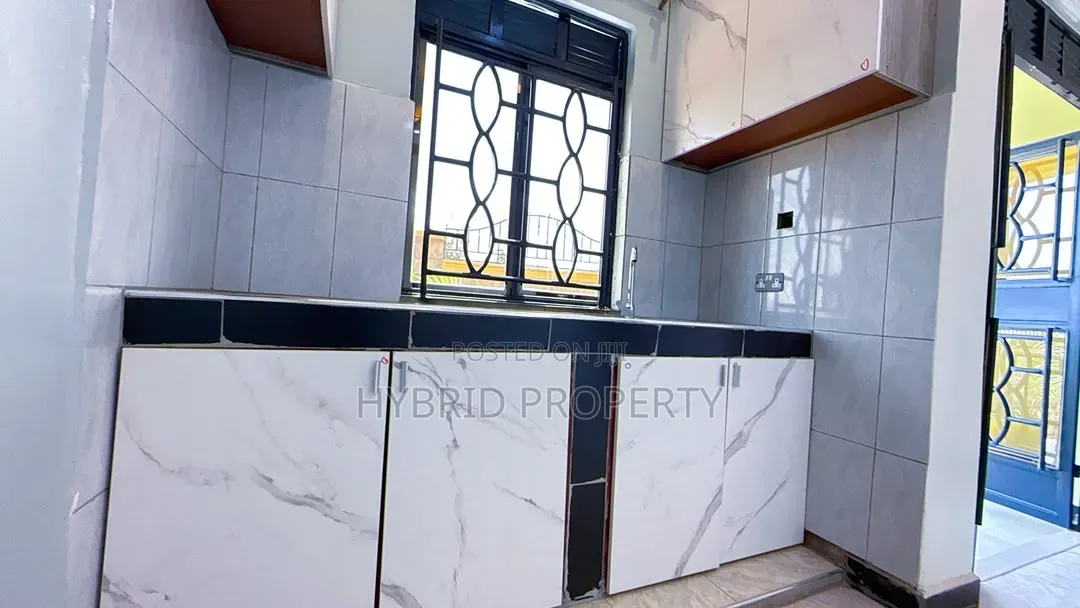 5bdrm Apartment in Serinya~Wakiso Along for sale