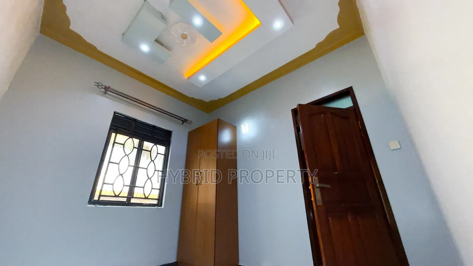 5bdrm Apartment in Serinya~Wakiso Along for sale