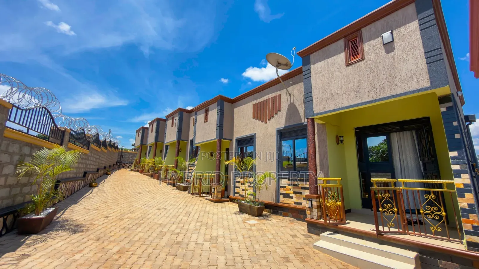 5bdrm Apartment in Serinya~Wakiso Along for sale