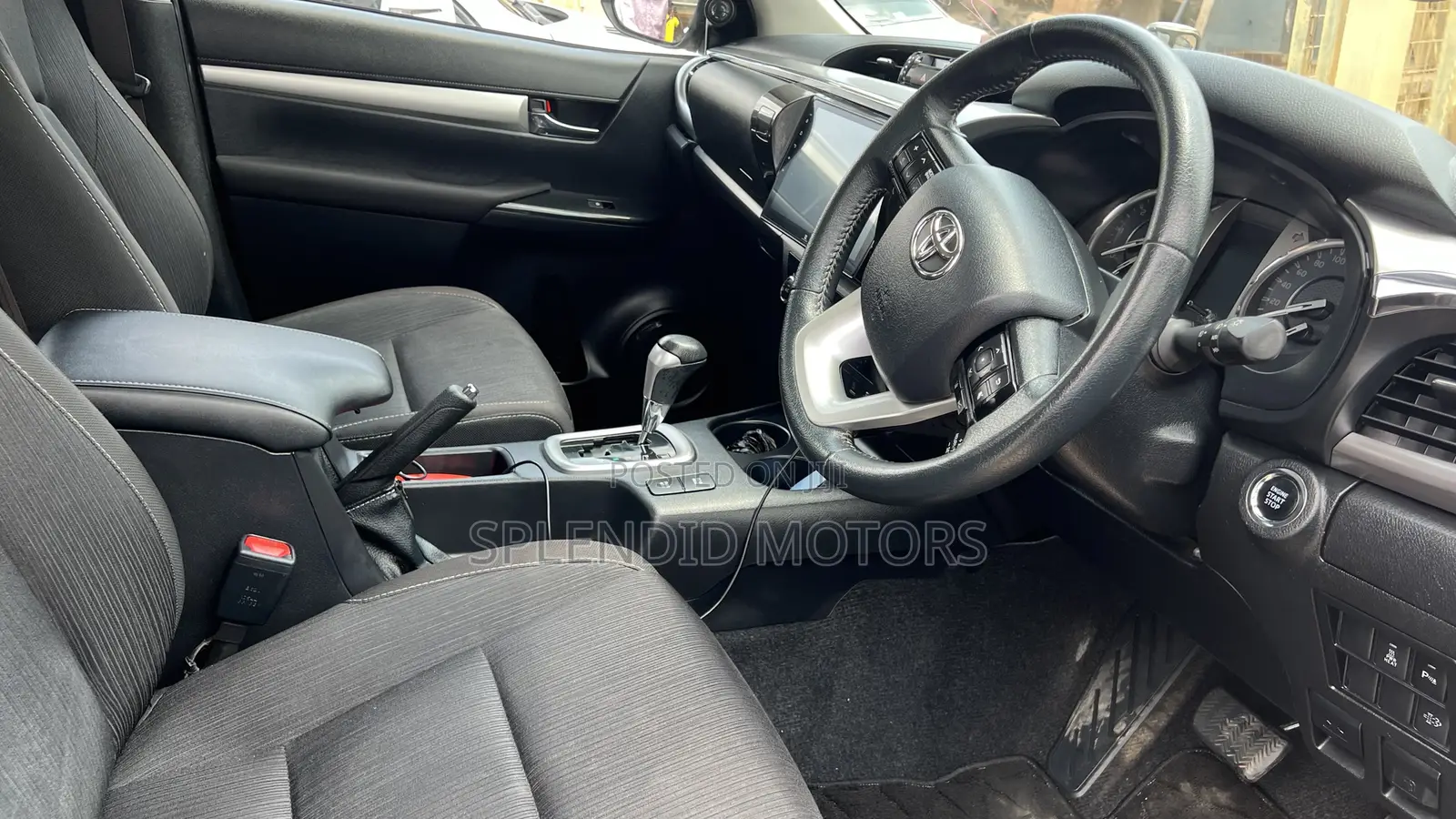 Toyota Hilux 2022 Green