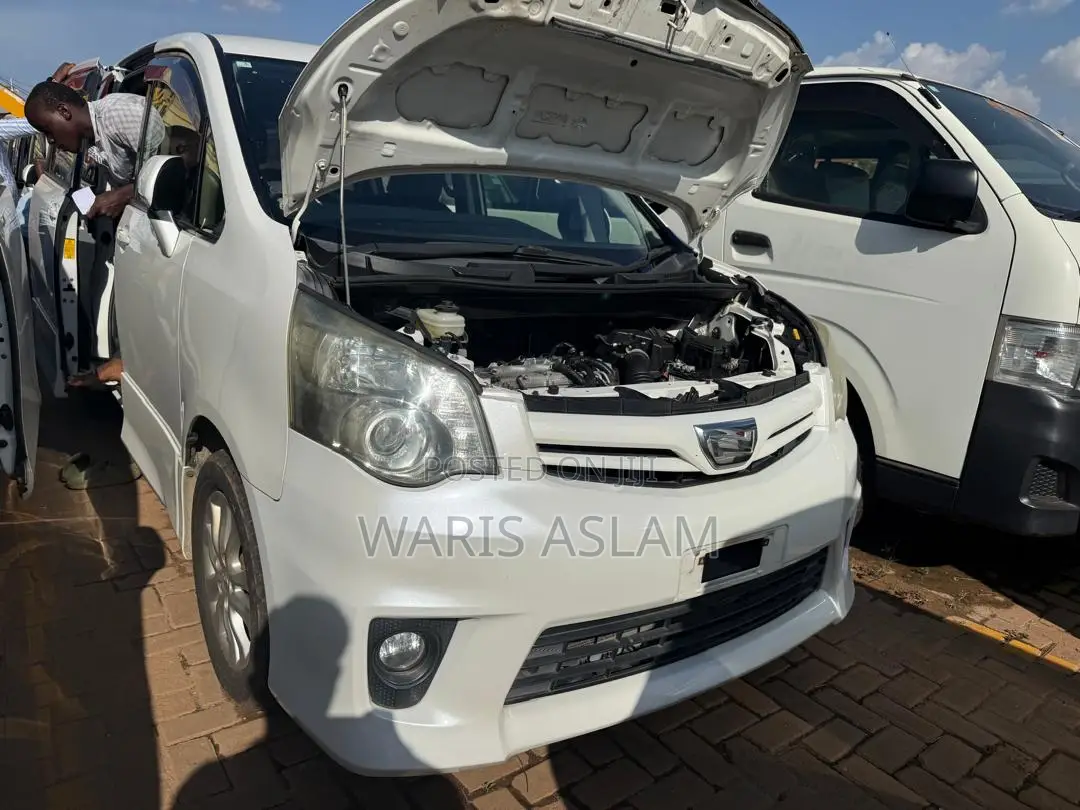 Toyota Noah 2013 White
