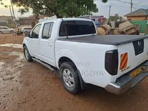 Nissan Navara 2012 White