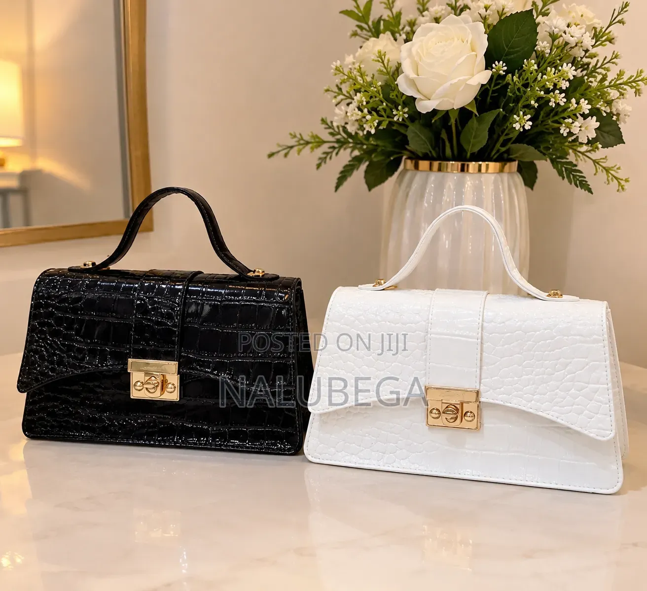 Elegant Women's Chain Handbag