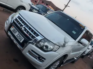 Mitsubishi Pajero 2010 White