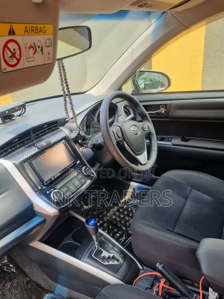 Toyota Corolla Fielder 1.5 Hybrid FWD 2013 Silver