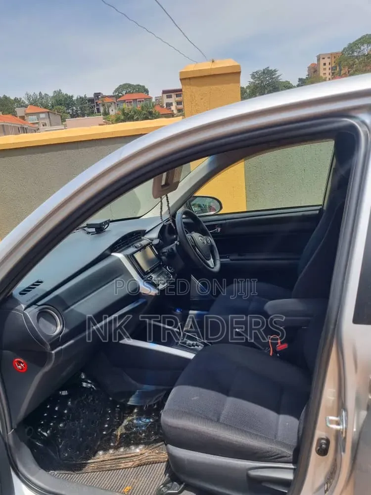 Toyota Corolla Fielder 1.5 Hybrid FWD 2013 Silver