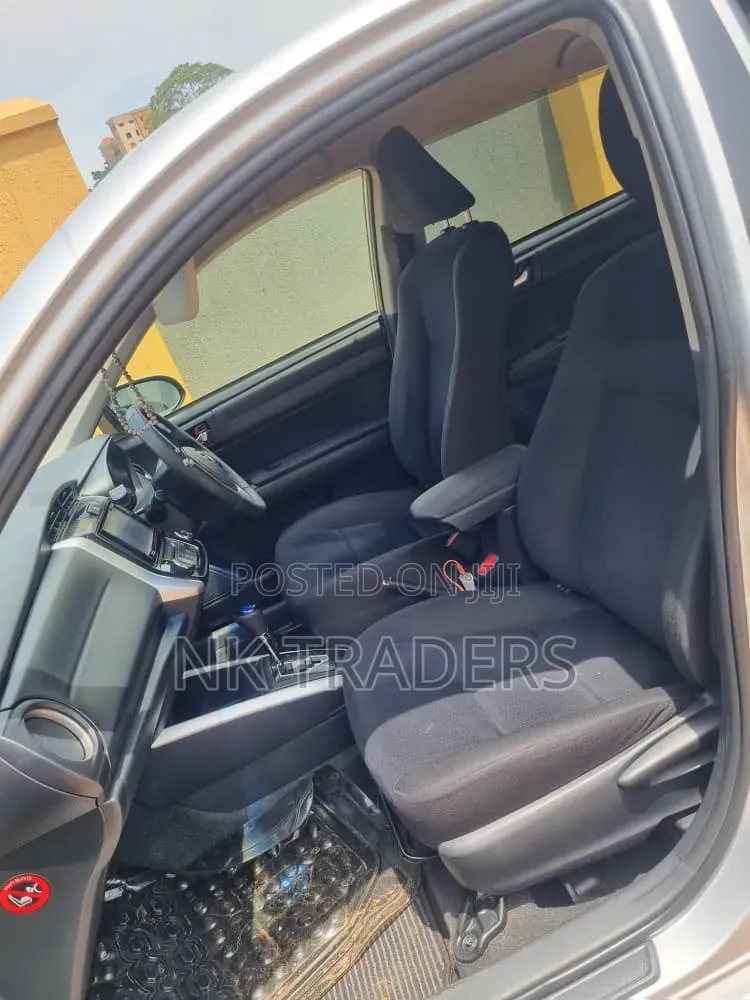 Toyota Corolla Fielder 1.5 Hybrid FWD 2013 Silver