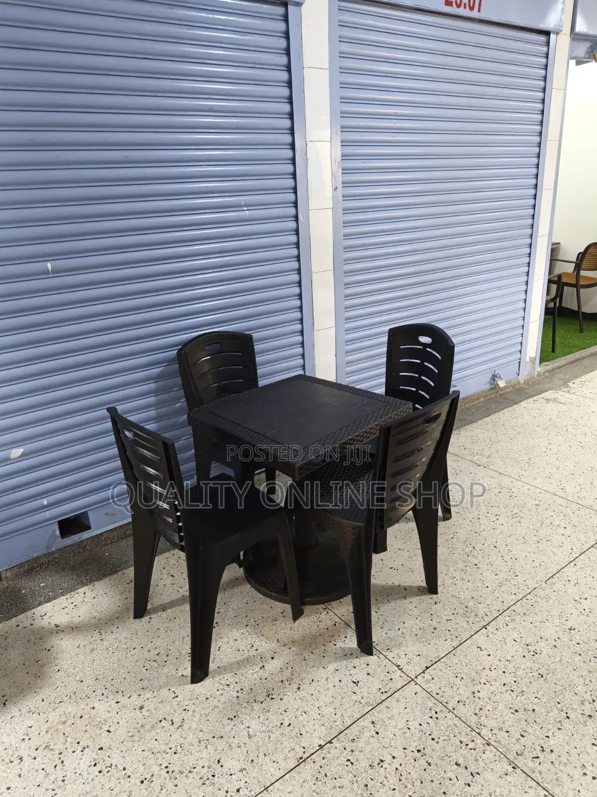 Pedestal Base Plastic Table and Chairs Plastic Table and Chairs