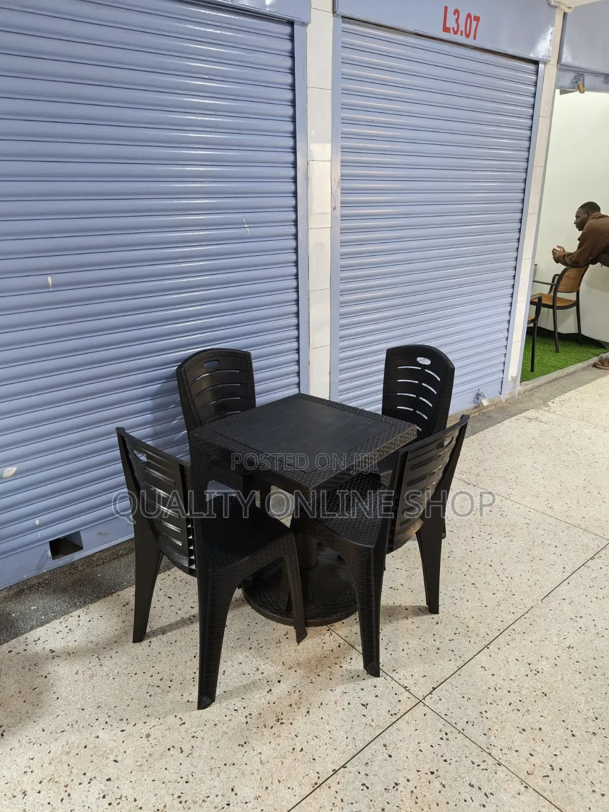 Pedestal Base Plastic Table and Chairs Plastic Table and Chairs