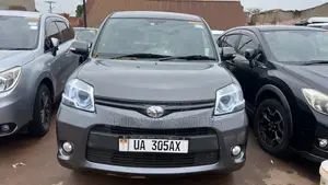 Toyota Sienta 2011 Gray