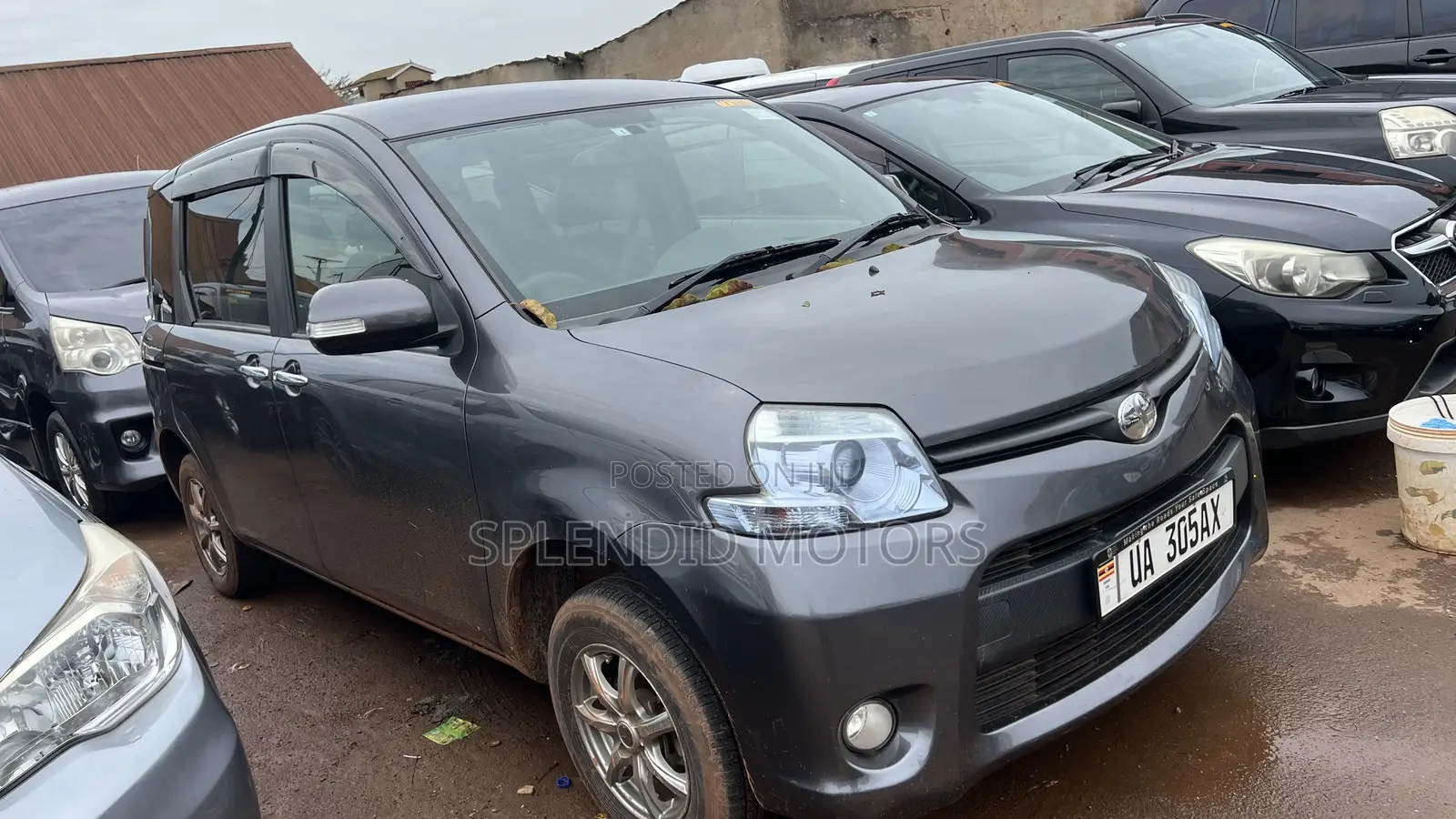 Toyota Sienta 2011 Gray