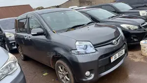 Toyota Sienta 2011 Gray