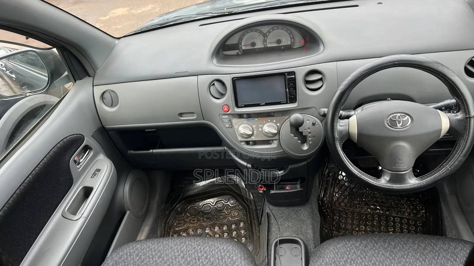 Toyota Sienta 2011 Gray
